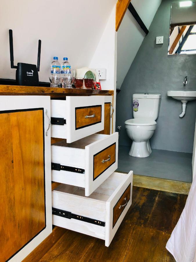 The We2 "Wildwood Elegance Escape" Bed & Breakfast Induruwa Dış mekan fotoğraf