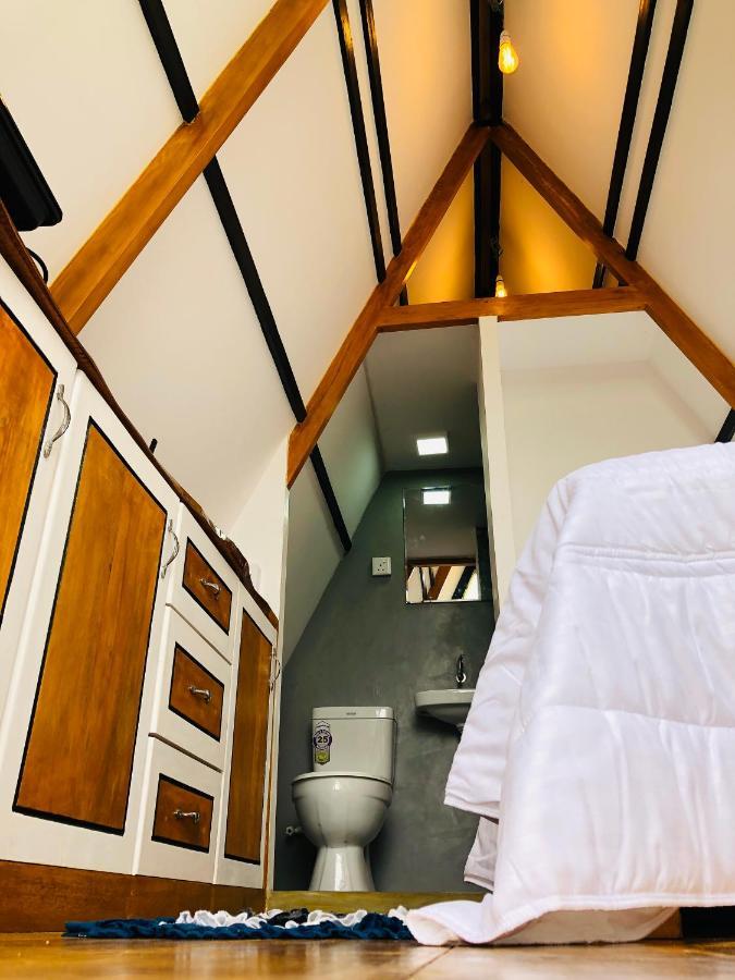 The We2 "Wildwood Elegance Escape" Bed & Breakfast Induruwa Dış mekan fotoğraf